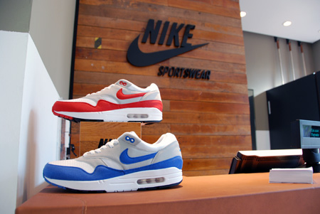 nikemarais02.jpg