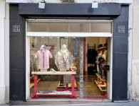 Shop Isakin facade